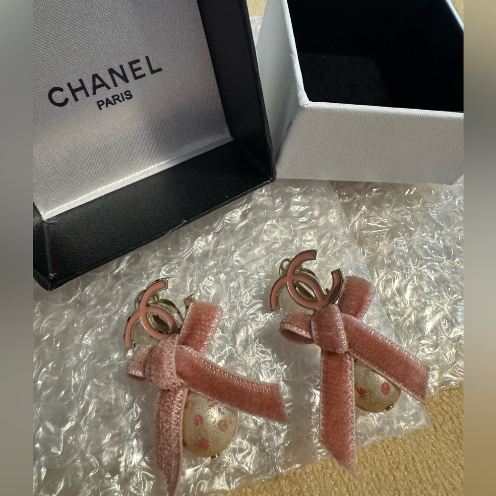 Vintage CHANEL Rose Pink Velvet Bow CC Drop Earrings